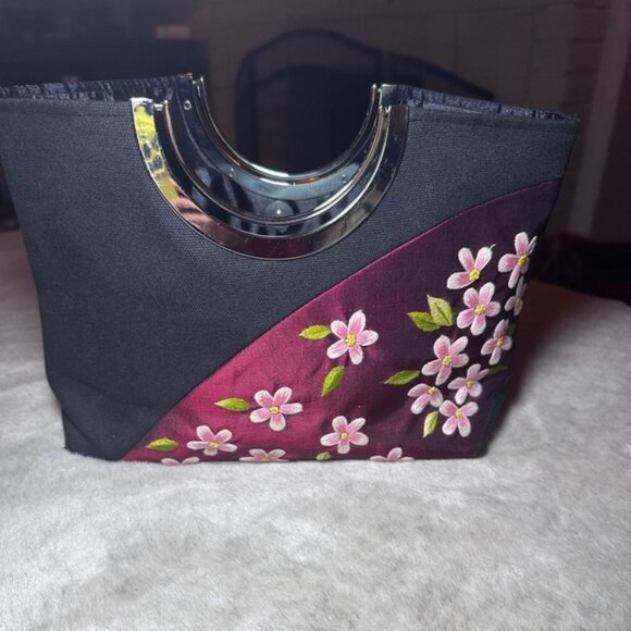 Vintage Red/Black Silk Handbag with Floral Embroidery & chrome handle - Picture 9 of 10